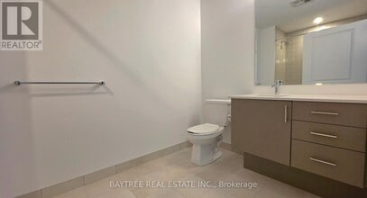 3240 William Coltson Ave in Oakville, ON - Building Photo - Building Photo