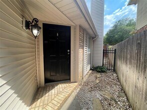 2220 Wembley Wood Ln in Bedford, TX - Building Photo - Building Photo