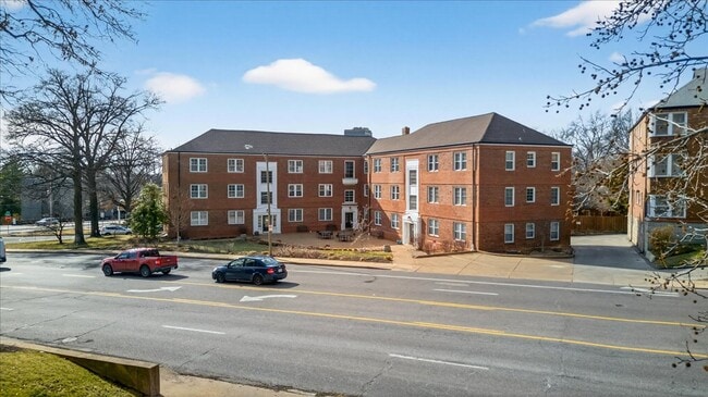 property at 923 S Hanley Rd