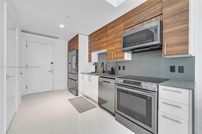 60-60 SW 13th St in Miami, FL - Building Photo - Building Photo