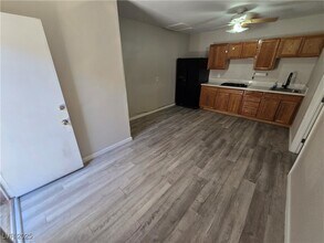7016 Hurricane Way in Las Vegas, NV - Building Photo - Building Photo