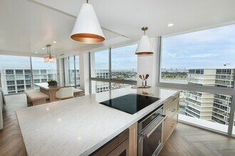 1760 Avenida Del Mundo in Coronado, CA - Building Photo - Building Photo