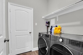 347 Saltmeadow Ln in Red Oak, TX - Building Photo - Building Photo