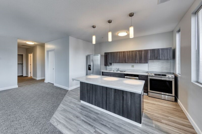 Centre @ 501 Apartments in Springfield, IL - Building Photo - Building Photo