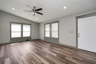 10 Carol Ct in Brookshire, TX - Building Photo - Building Photo