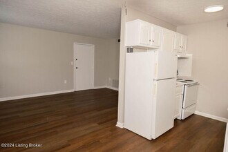 4303 Landside Dr in Louisville, KY - Building Photo - Building Photo