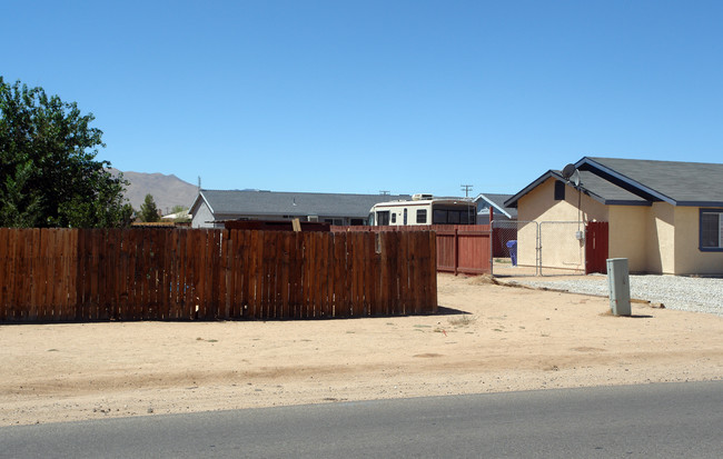 13269 Central Outer Hwy in Apple Valley, CA - Building Photo - Building Photo