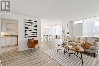 20 Edgecliff Golfway in Toronto, ON - Building Photo - Building Photo