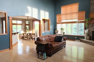 1310 Hanover Ct in Waunakee, WI - Building Photo - Building Photo