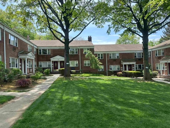 192 Hillside Ave in Leonia, NJ - Building Photo - Building Photo
