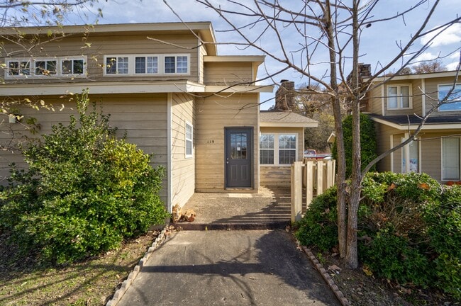 property at 13811 Turnberry Ln