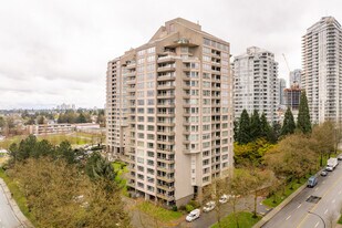 La Mirage in Burnaby, BC - Building Photo