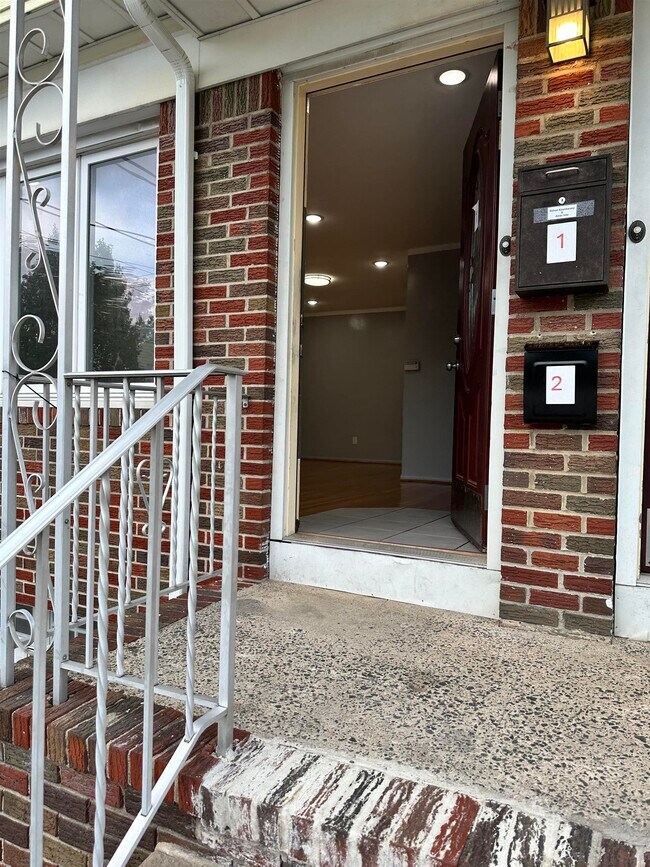 22 E 18th St in Bayonne, NJ - Building Photo - Building Photo
