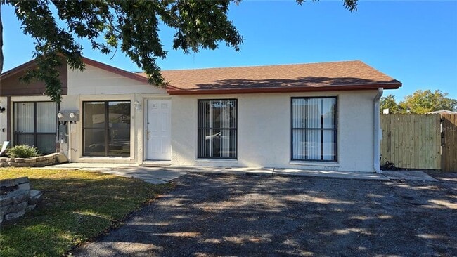 8810 Covered Bridge Ct in Tampa, FL - Building Photo - Building Photo