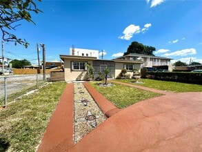 307 E 5th St in Hialeah, FL - Building Photo - Building Photo