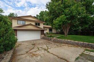 2101 W Bordeaux Ave in Hayden, ID - Building Photo - Building Photo