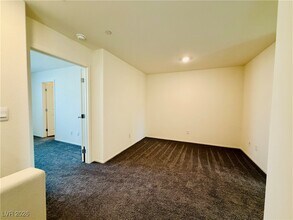 502 Foothill Cove Ln in Henderson, NV - Foto de edificio - Building Photo