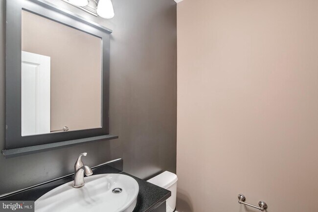 2633 Catharine St-Unit -UNIT B in Philadelphia, PA - Building Photo - Building Photo