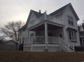 2727 S Shore Dr, Unit A in Milwaukee, WI - Building Photo