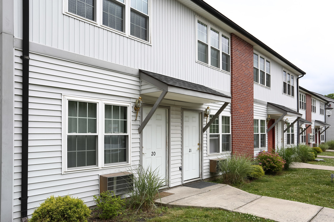 Little River Crossing Apartments in Westfield, MA - Building Photo