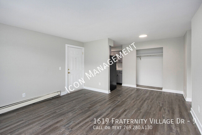 1619 Fraternity Village Dr in Kalamazoo, MI - Building Photo - Building Photo