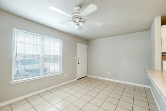 107C Castleberry Ct in Bertram, TX - Foto de edificio - Building Photo