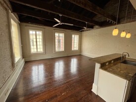 541 Bienville St, Unit Apt A Apartamentos