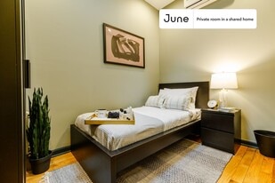 Room in Shared 3 bed/1 bath home in New York, NY - Building Photo