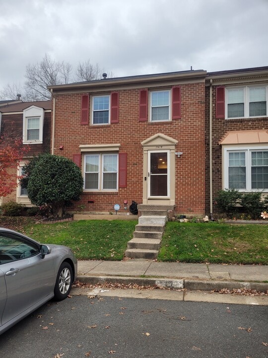 7415 Fountain Head Dr in Annandale, VA - Building Photo