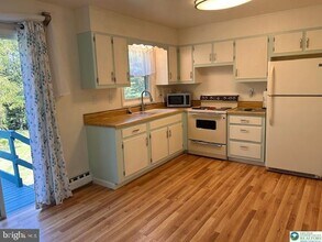 2395 Taylor Dr in Coopersburg, PA - Building Photo - Building Photo