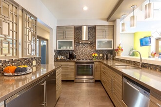 Foothill Heights in Cupertino, CA - Foto de edificio - Interior Photo