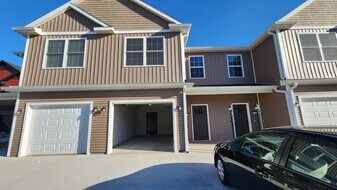 3319 Stoneway Ct in Champaign, IL - Building Photo