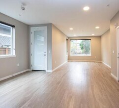 110 N Blandena St in Portland, OR - Foto de edificio - Building Photo