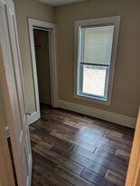 905 Lowry Ave NE, Unit 1 in Minneapolis, MN - Building Photo