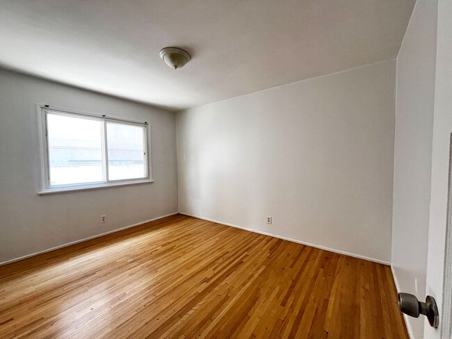 8931 Ramsgate Ave in Los Angeles, CA - Building Photo - Building Photo