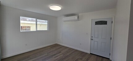 1428 E 54th St, Unit #2 in Los Angeles, CA - Foto de edificio - Building Photo