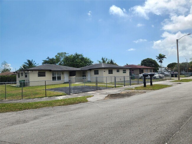 18817 SW 113th Ct in Miami, FL - Building Photo - Building Photo
