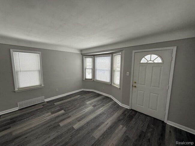 1465 E 14 Mile Rd in Birmingham, MI - Building Photo - Building Photo