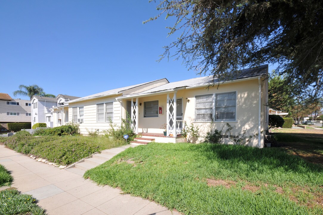 101 W McLean St in Alhambra, CA - Foto de edificio