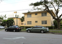 Beacon Manor in Coral Gables, FL - Foto de edificio - Building Photo