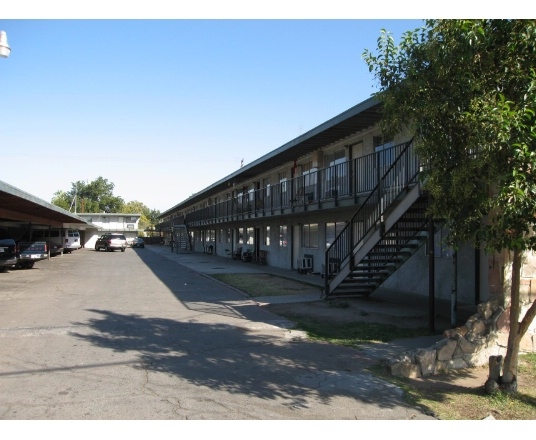 Maple Palms Apartments in Fresno, CA - Building Photo - Building Photo