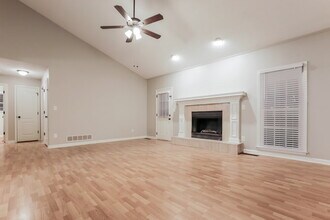 107 Springwater Trce in Woodstock, GA - Building Photo - Building Photo