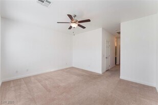 8472 Garside Dr in Las Vegas, NV - Building Photo