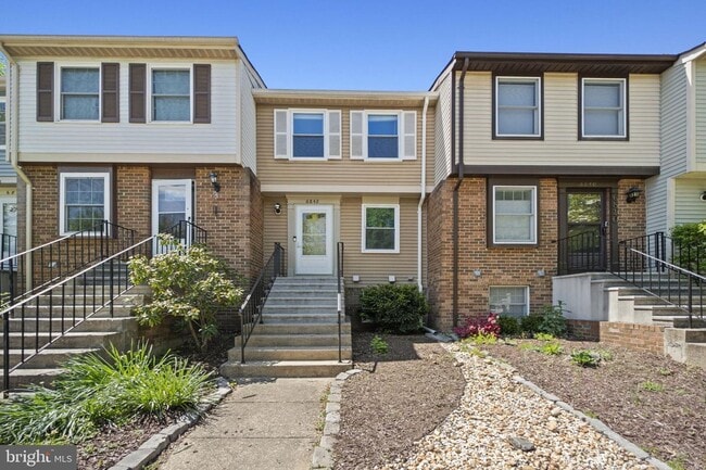 property at 6842 Heatherway Ct