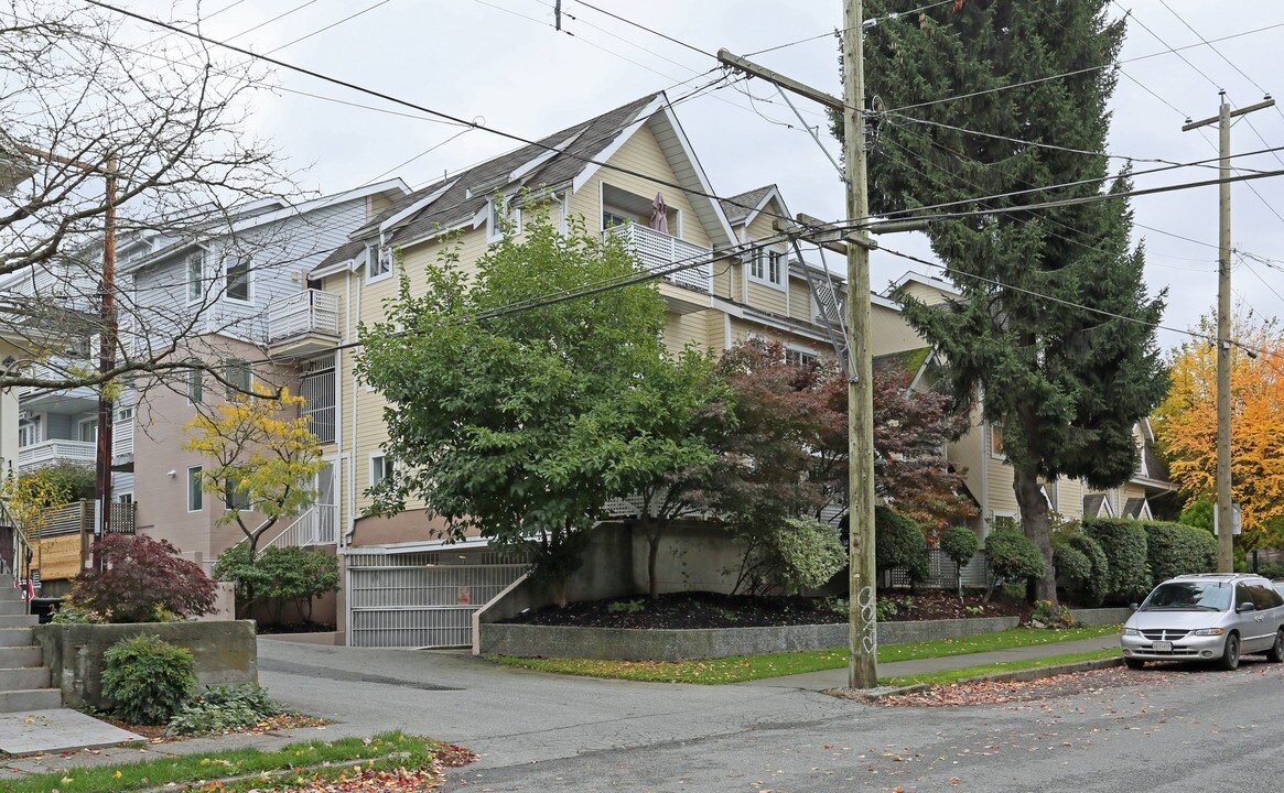 1515 Charles St in Vancouver, BC - Building Photo