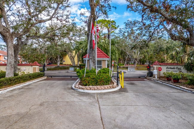 Bermuda Bay in St. Petersburg, FL - Building Photo - Building Photo