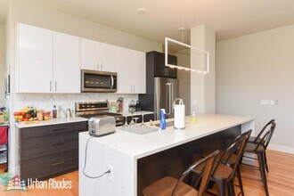 1639 W Grand Ave in Chicago, IL - Building Photo - Building Photo