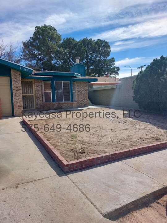 1075 N Willow St in Las Cruces, NM - Building Photo