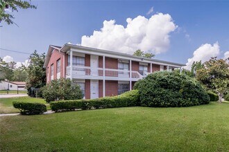 1917 20th St-Unit -4 in Huntsville, TX - Building Photo - Building Photo