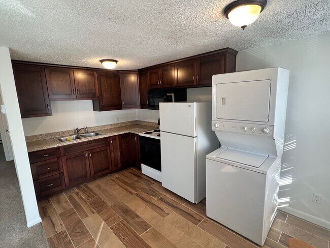 9242 Hickory St-Unit -Unit B in Norfolk, VA - Building Photo - Building Photo